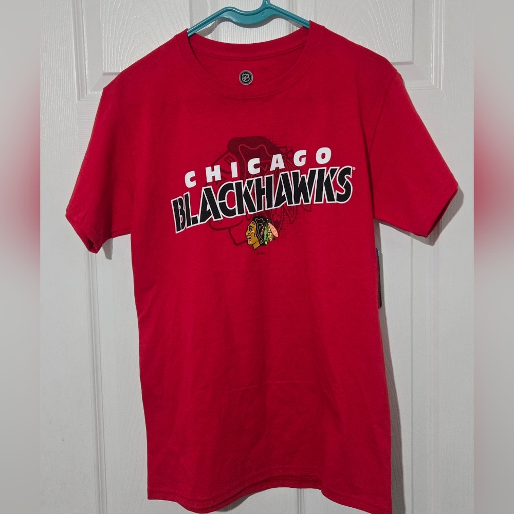 Chicago Blackhawks Adults Small  Red T-Shirt NWT
